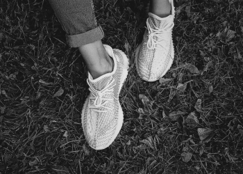 Кроссовки Yeezy Boost 350 V2 - унисекс (повседневные, спортивные)