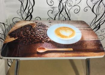 Кухонный стеклянный стол