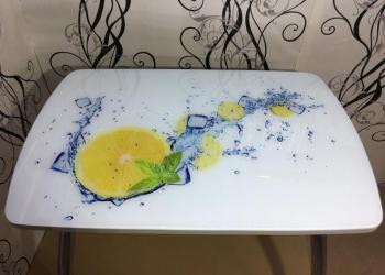 Кухонный стеклянный стол