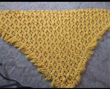 Шаль вязанная