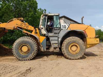 Продам фронтальный погрузчик Liebherr 574
