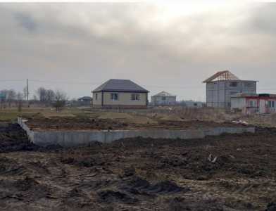 Земельный участок с фундаментоми