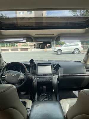 TOYOTA LAND CRUISER 200