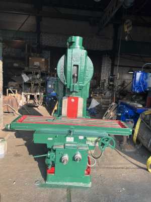 Вертикально-фрезерный станок 6Р13