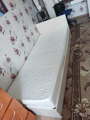 Продам кровать с матрасом