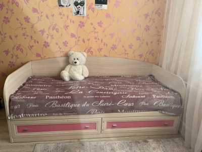 Кровать с выдвижными ящиками