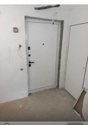 Продам входную железную дверь 980*2080