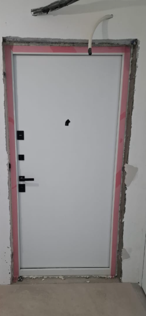 Продам входную железную дверь 980*2080
