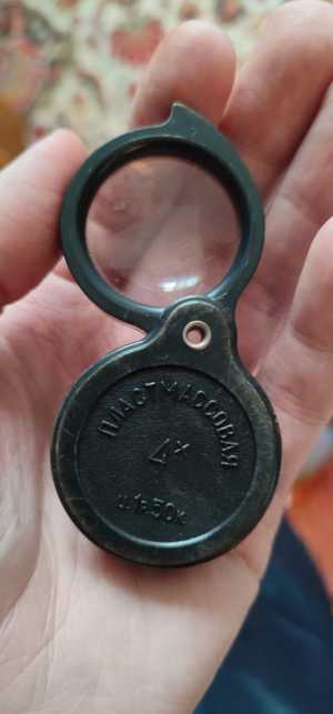 Увеличительное стекло, лупа