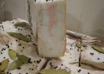 Сал, масло, тушенка