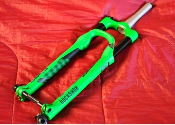 Вилка передняя с амортизатором RockShox 29 бу