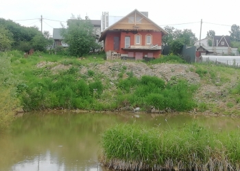 Продается дом с прудом на участке
