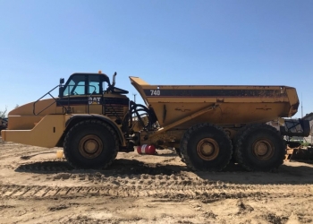 Сочлённый самосвал Caterpillar 740B