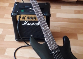 Гитара и комбоусилитель