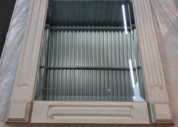 Зеркало в рамке из шпона