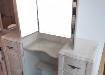 Трюмо в шпоне