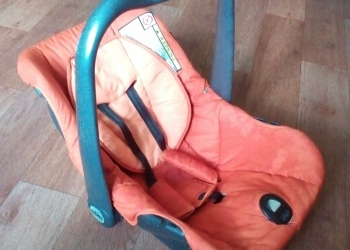 Автомобильное детское сиденье.