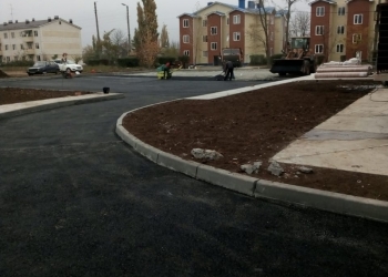 Выполняем работы по укладке асфальта