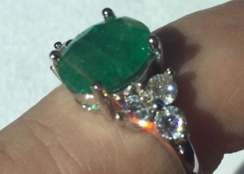 Серебряное кольцо с изумрудом