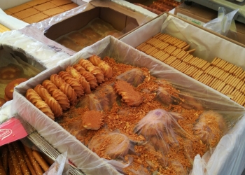 Конфеты , печенье,