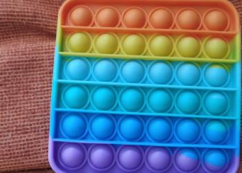 Игрушка поп ИТ квадрат