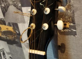 Акустическая гитара