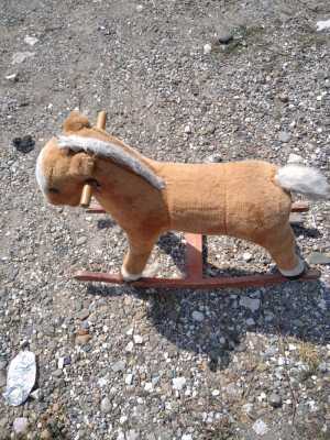 Лошадь качалка