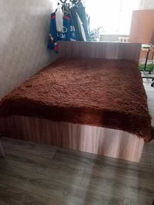 Двуспальная кровать