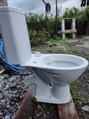 Продам унитаз.
