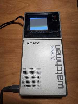 Портативный телевизор Sony Watchman Voyager FD-20AEB.