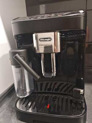 Кофемашина Delonghi magnifica evo
