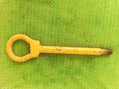 Крюк буксировочный