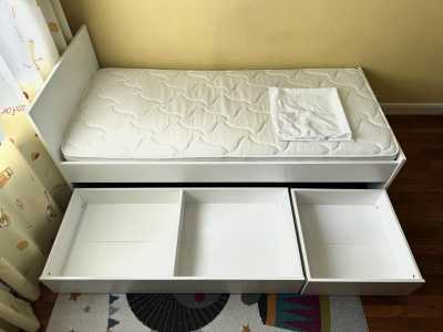 Кровать Бримнес IKEA с ящиками 90x200 и матрасом Аскона