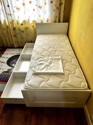 Кровать Бримнес IKEA с ящиками 90x200 и матрасом Аскона