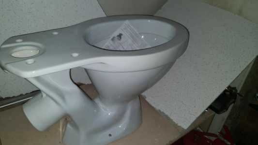 Продам два унитаза