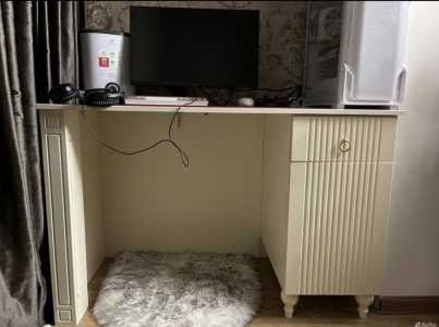 Письменный стол