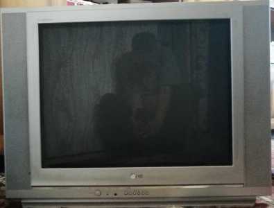 Teлевизор LG 27'