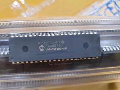 Микропроцессоры PIC16F74. DIP