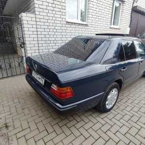 Mercedes W124, 1989