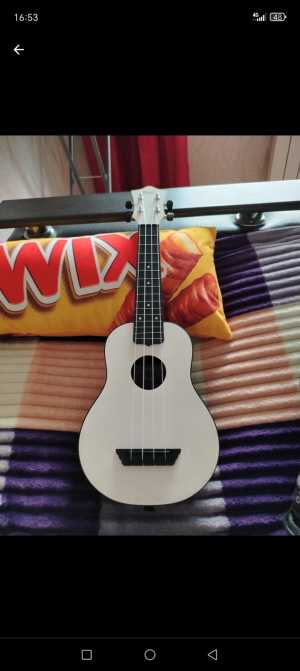 Продаю укулеле