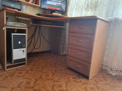 Стол - тумба для компьютера с с навесные стеллажом