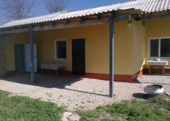 Продам каменный дом на берегу моря.