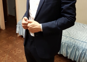 Продаю мужской костюм