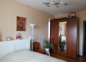 3-к квартира, 76 м2, 2/6 эт.