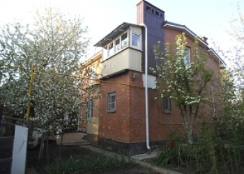 Продам 2 двухэтажных дома на одном участке 6 соток