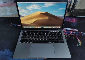 Apple MacBook Pro 13 with Retina Touch Bar Mid 2019