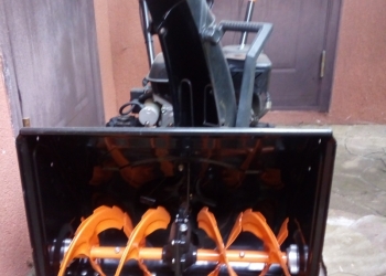 ПРОДАМ СНЕГОУБОРЩИК