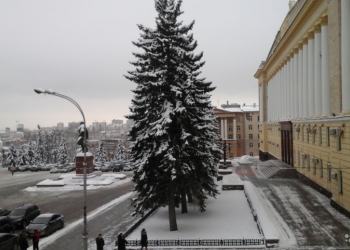 4-к квартира, 119 м2, 2/5 эт. на Соборной площади