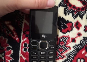 Телефон Fly