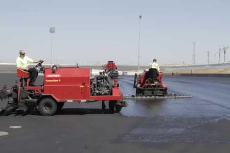 Самоходная машина для нанесения защитных текстурных эмульсий PavementSaver 2